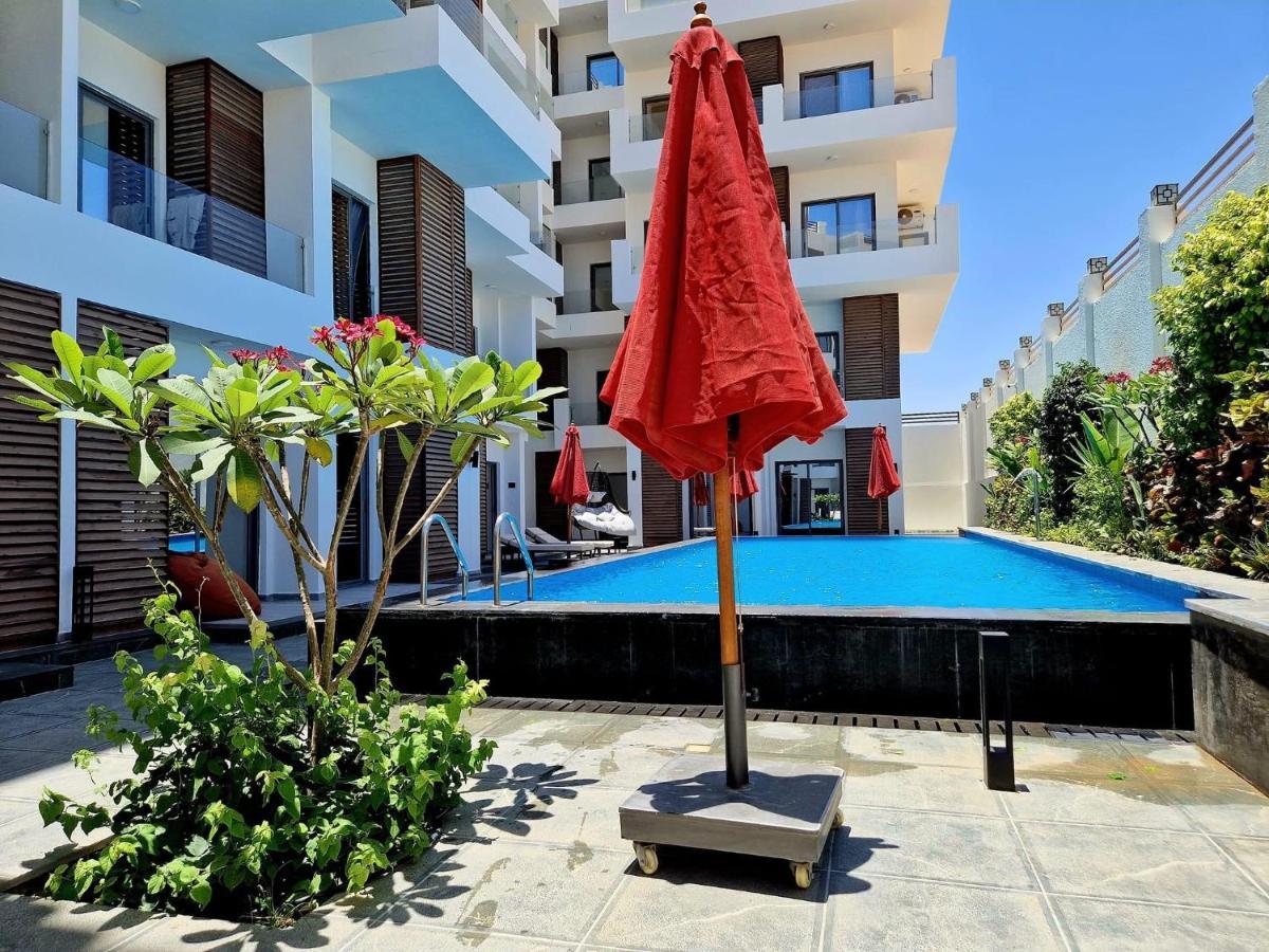 Sanctuary Sunlit Hurghada Haven With 4 Pools, Rooftop Sunsets & Gourmet Bites Steps Away מראה חיצוני תמונה