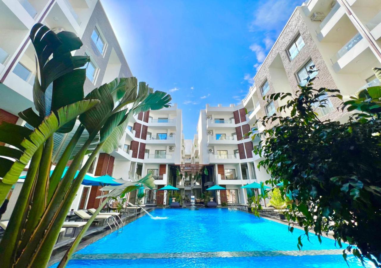 Sanctuary Sunlit Hurghada Haven With 4 Pools, Rooftop Sunsets & Gourmet Bites Steps Away מראה חיצוני תמונה