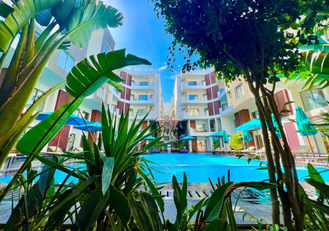 Sanctuary Sunlit Hurghada Haven With 4 Pools, Rooftop Sunsets & Gourmet Bites Steps Away מראה חיצוני תמונה
