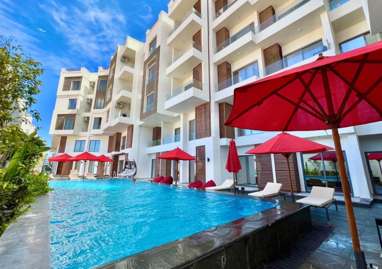 Sanctuary Sunlit Hurghada Haven With 4 Pools, Rooftop Sunsets & Gourmet Bites Steps Away מראה חיצוני תמונה