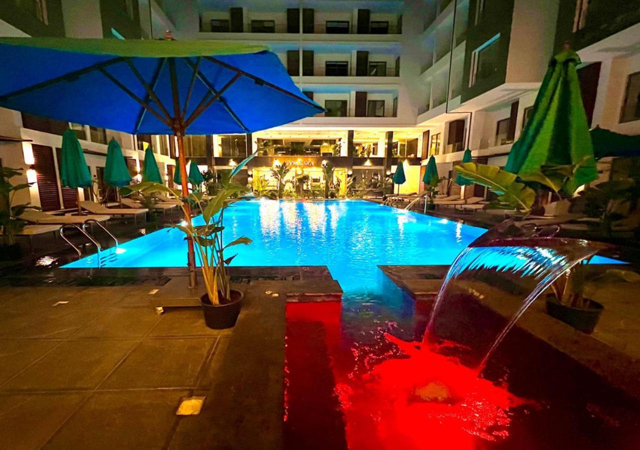 Sanctuary Sunlit Hurghada Haven With 4 Pools, Rooftop Sunsets & Gourmet Bites Steps Away מראה חיצוני תמונה