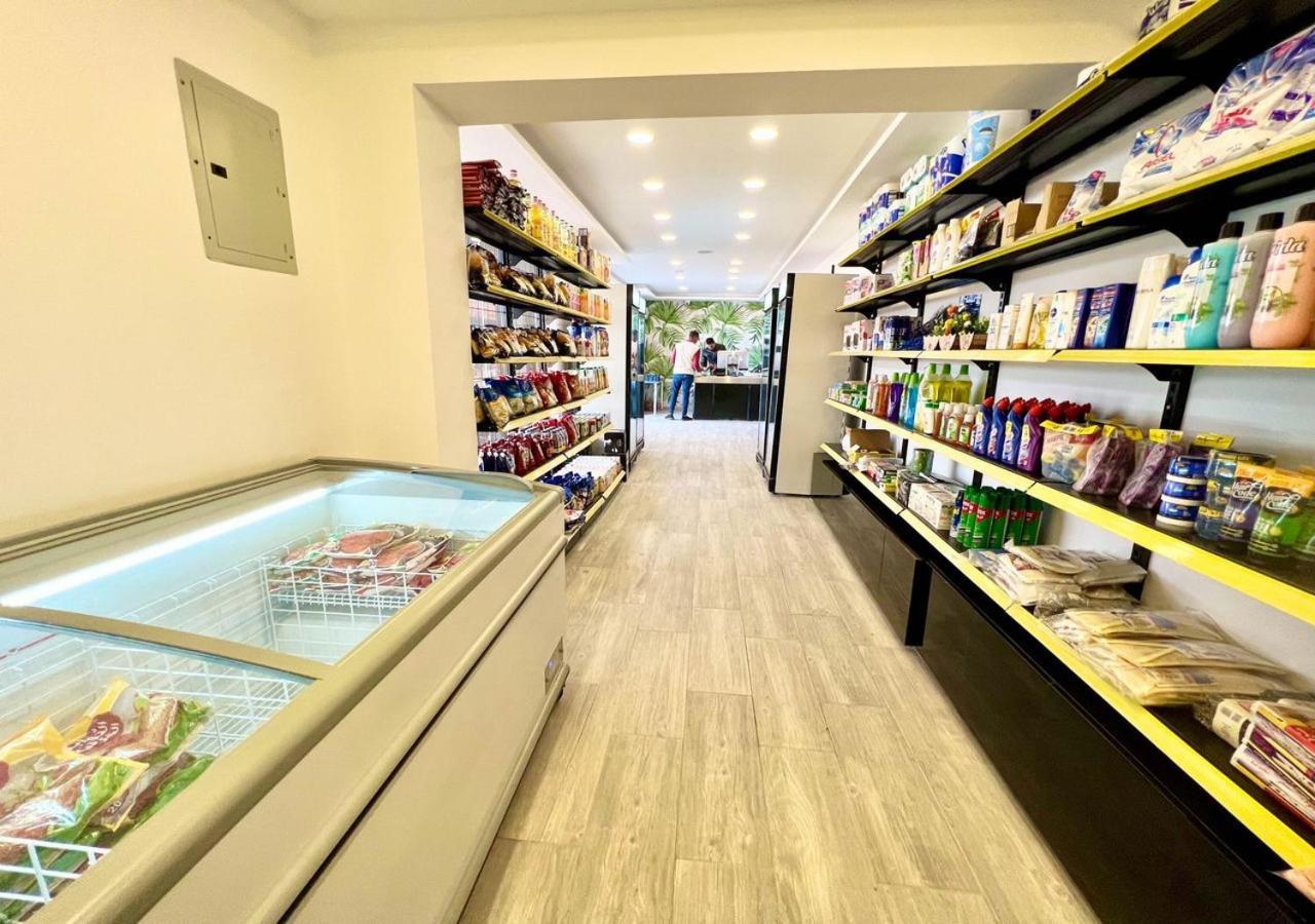 Sanctuary Sunlit Hurghada Haven With 4 Pools, Rooftop Sunsets & Gourmet Bites Steps Away מראה חיצוני תמונה