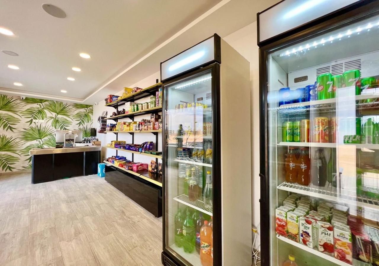 Sanctuary Sunlit Hurghada Haven With 4 Pools, Rooftop Sunsets & Gourmet Bites Steps Away מראה חיצוני תמונה