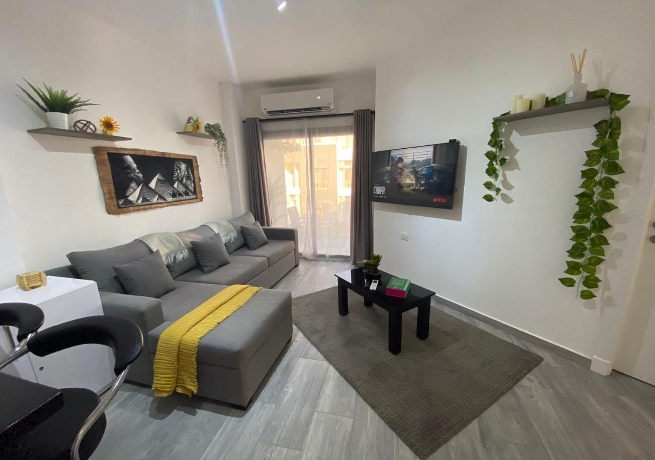 Sanctuary Sunlit Hurghada Haven With 4 Pools, Rooftop Sunsets & Gourmet Bites Steps Away מראה חיצוני תמונה