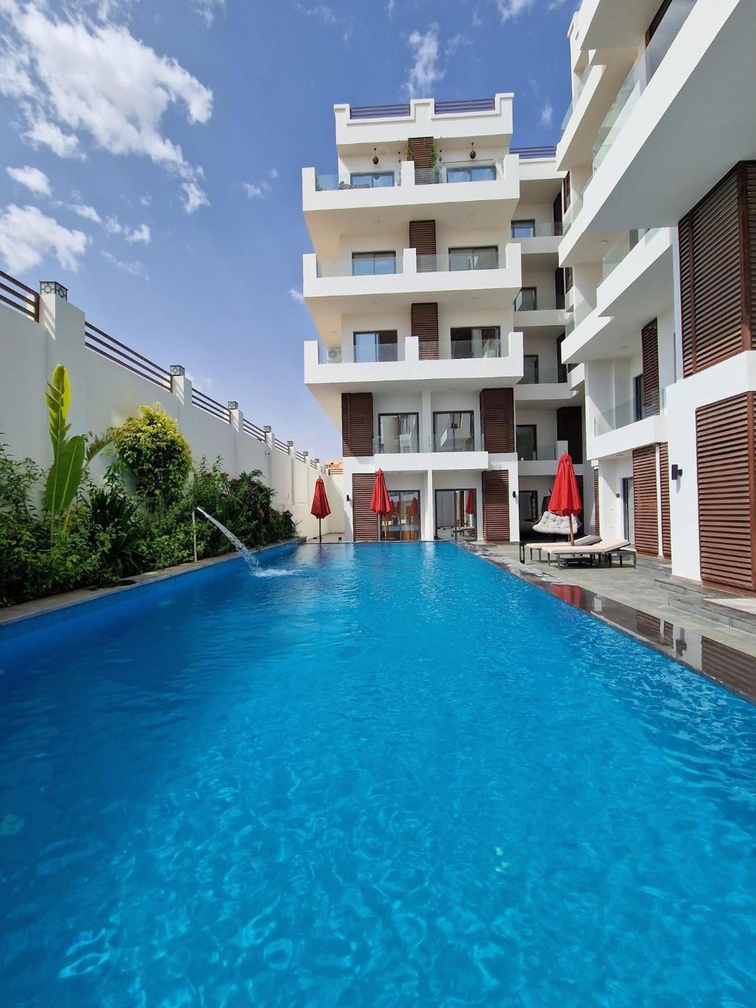 Sanctuary Sunlit Hurghada Haven With 4 Pools, Rooftop Sunsets & Gourmet Bites Steps Away מראה חיצוני תמונה