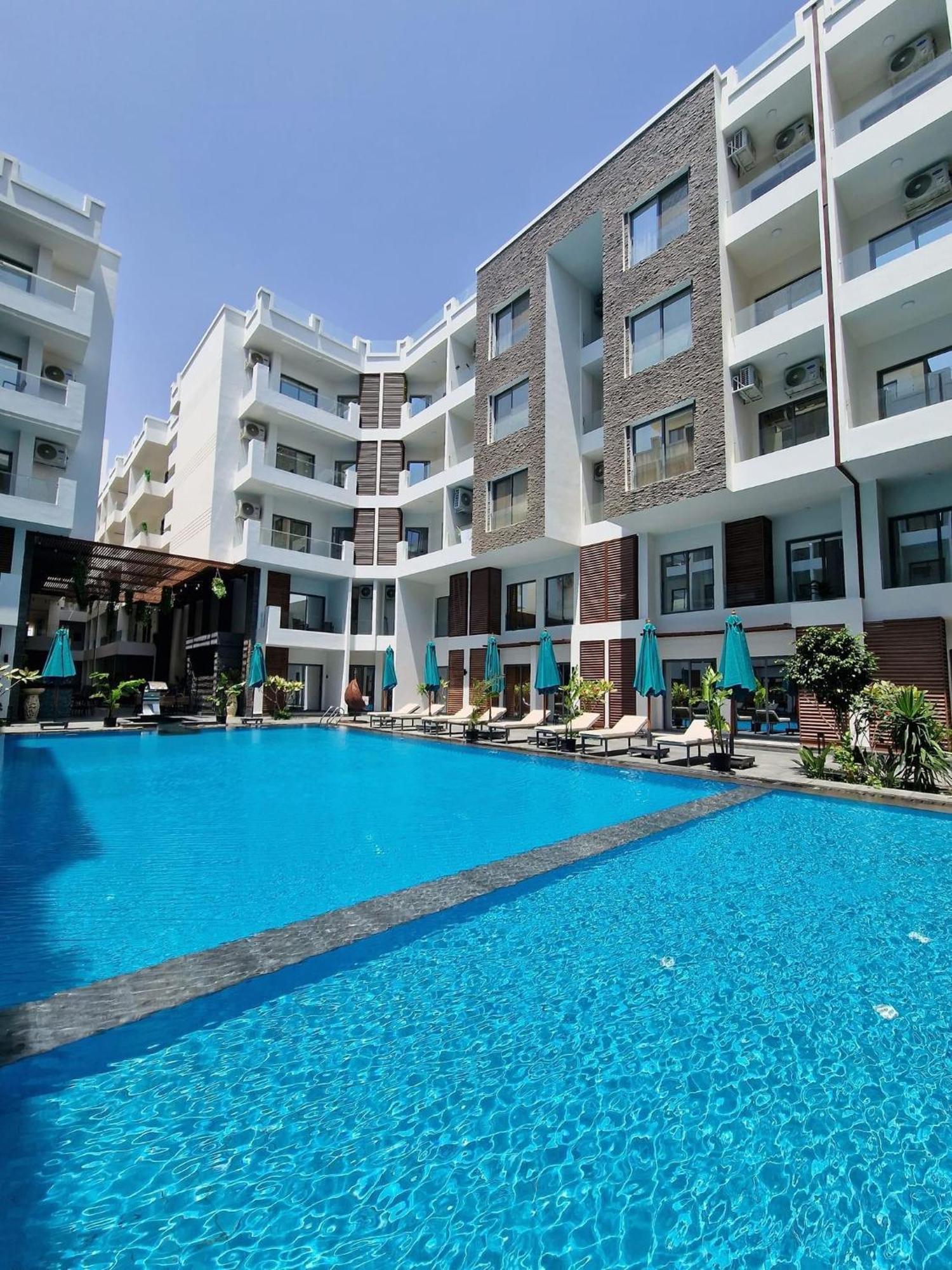 Sanctuary Sunlit Hurghada Haven With 4 Pools, Rooftop Sunsets & Gourmet Bites Steps Away מראה חיצוני תמונה
